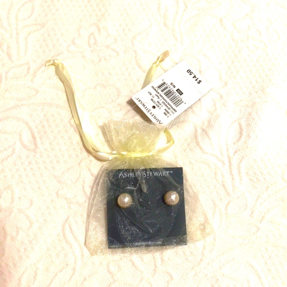 Ashley Stewart Pearl Earrings